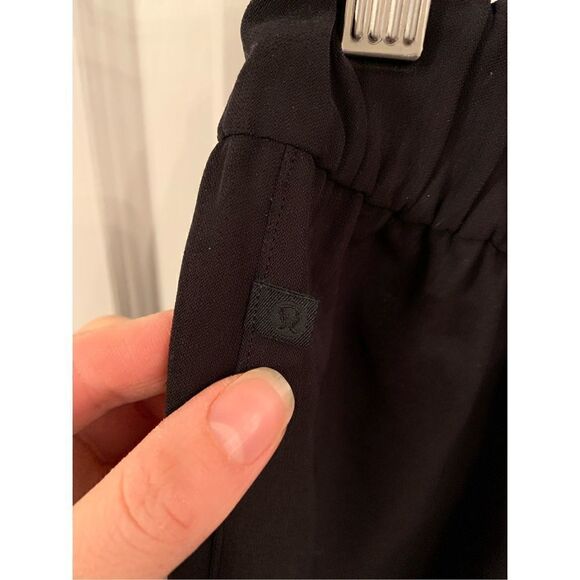 Lululemon black high waisted pants with pockets no size tag fits 0-2 - Picture 4 of 6
